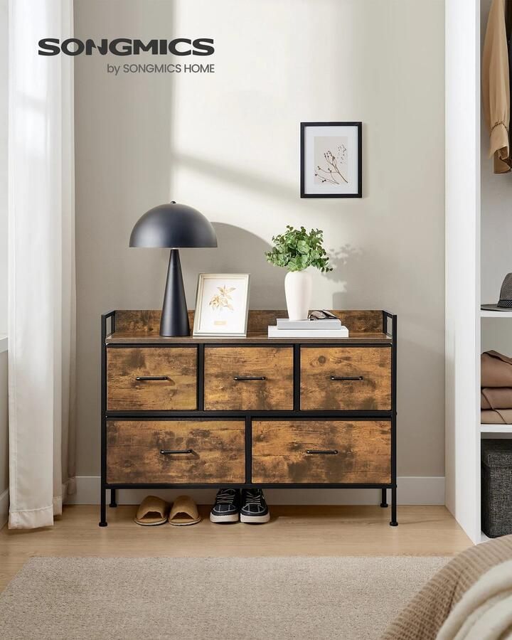 ‎SONGMICS Multifunctionele Dressoirkast 5 Lades Handgrepen Stalen Frame MDF Opbergkast Ladenkast Vintage Bruin & Zwart 29x98 2x70cm Zij Beschermstangen Verhoogde Beschermrand Achterkant Afdekplaat Beschermd Tegen Vallen- Extra Veiligheid 11 2kg Stabiel & Sterk