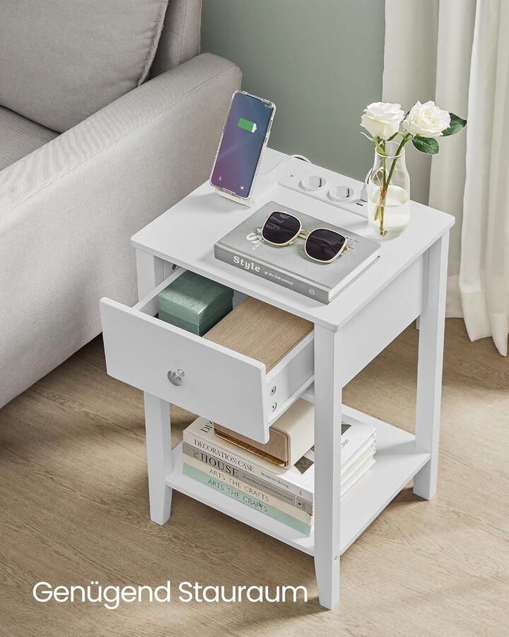 SONGMICSHorlogebox VASAGLE Bamboe Nachtkastje met Oplaadfunctie Lade Open Plank 2 USB A Poorten 2 AC Poorten Minimalistische Woonkamer Slaapkamer Bank Wolkenwit LET653W02
