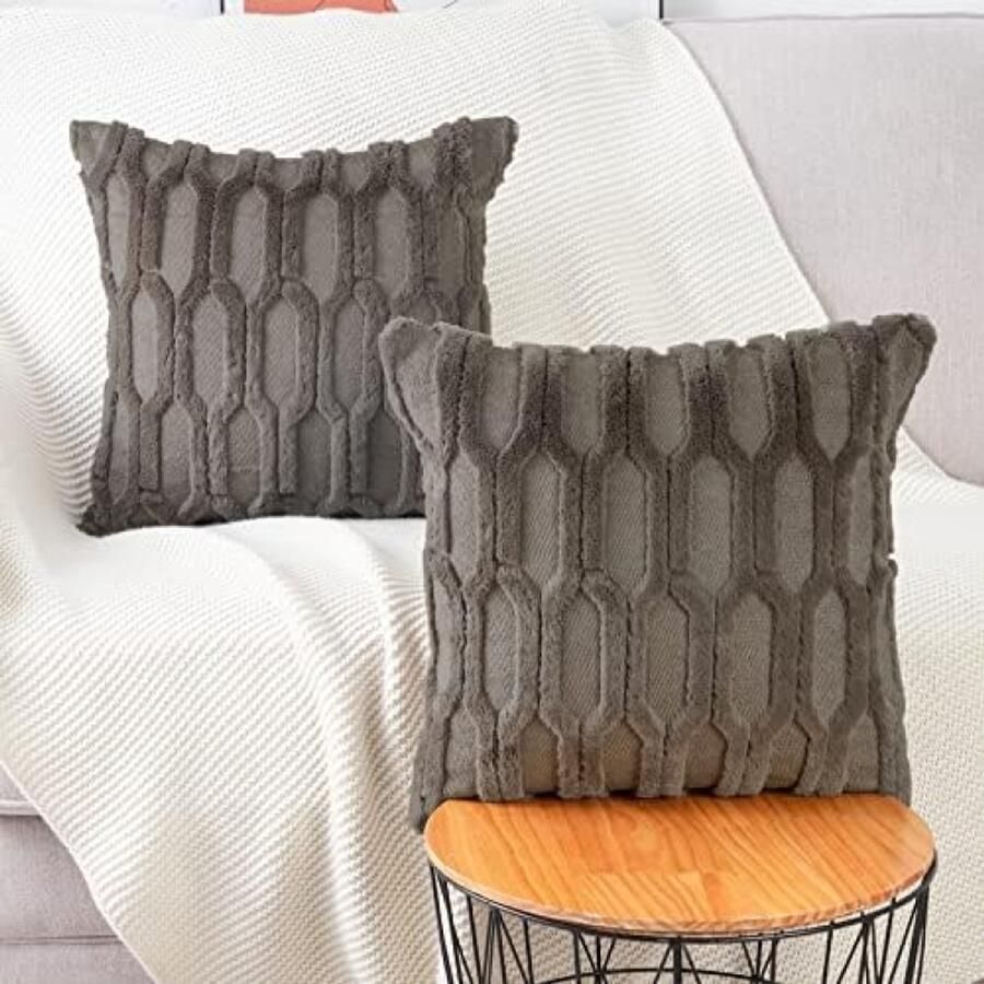 ST TRADING Set van 2 zachte korte wol fluwelen decoratieve kussenhoezen Luxueuze stijl voor bank of slaapkamer 50x50 cm Taupe
