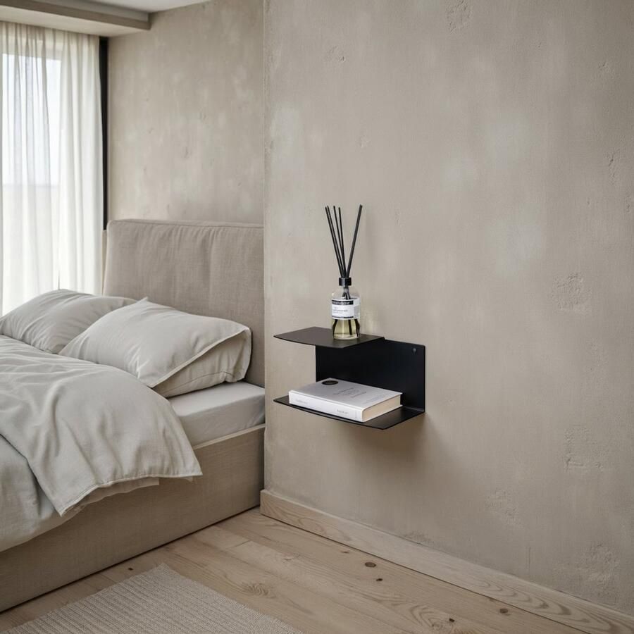 Stalux Nachtkastje wandplank 'Riser' 33cm kleur zwart gepoedercoat staal 100% recyclebaar uniek design topkwaliteit gemaakt in Nederland fotolijstplank zwart metaal nachtkastje zwart hangend nachtkastje modern nachtkastje