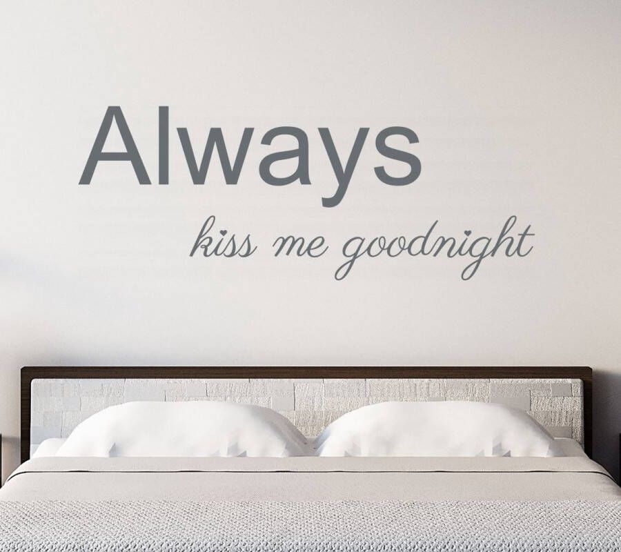 Stickerheld Muursticker Always kiss me goodnight Slaapkamer Liefde Boven je bed Engelse Teksten Mat Donkergrijs 55x143.7cm