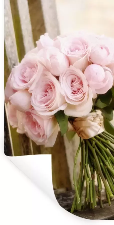 StickerSnake Muurstickers Sticker Folie Een boeket van roze rozen op een houten bank 40x80 cm Plakfolie Muurstickers Kinderkamer Zelfklevend Behang Zelfklevend behangpapier Stickerfolie