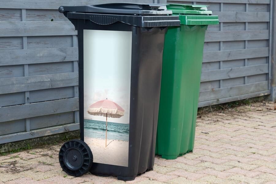 StickerSnake Container sticker Parasol Strand Zee Wolken 44x98 cm Kliko sticker