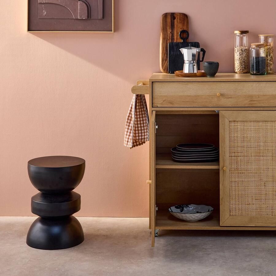 Sweeek Keukentrolley bohème met houten decor en rotan 1 handgreep 1 lade 2 deuren 4 wielen natuurlijk