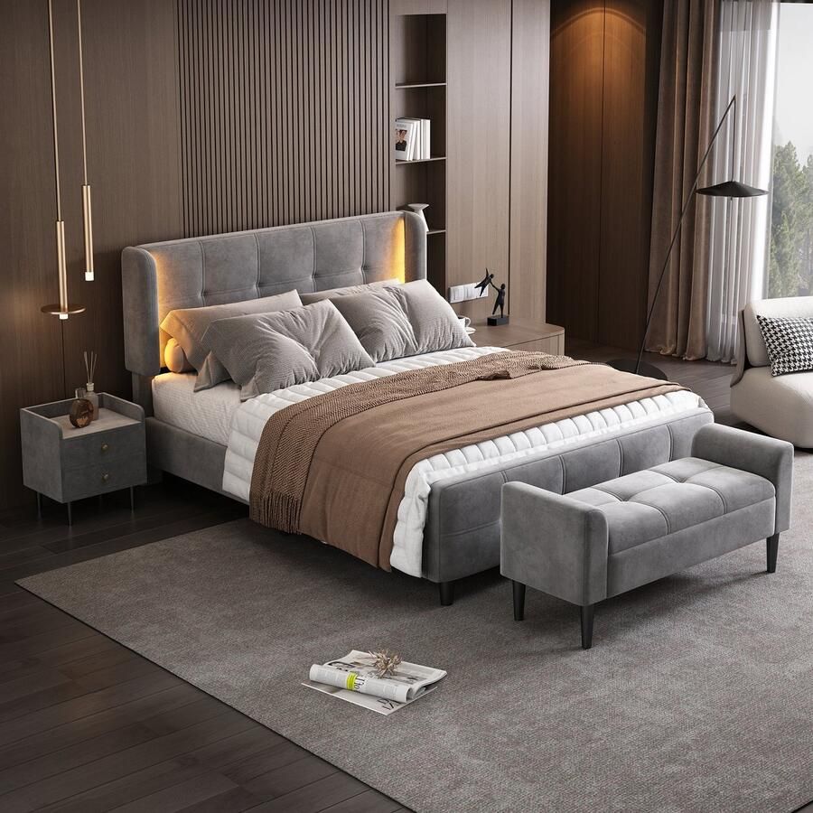 Sweiko Modern design Gestoffeerd bed + Nachtkastje + Bedkruk Complete slaapkamerset Tweepersoonsbed met 16-kleuren LED lichtstrips aan de zijoren nachtkastje met 2-lades fluweel Grijs (140x200 cm)
