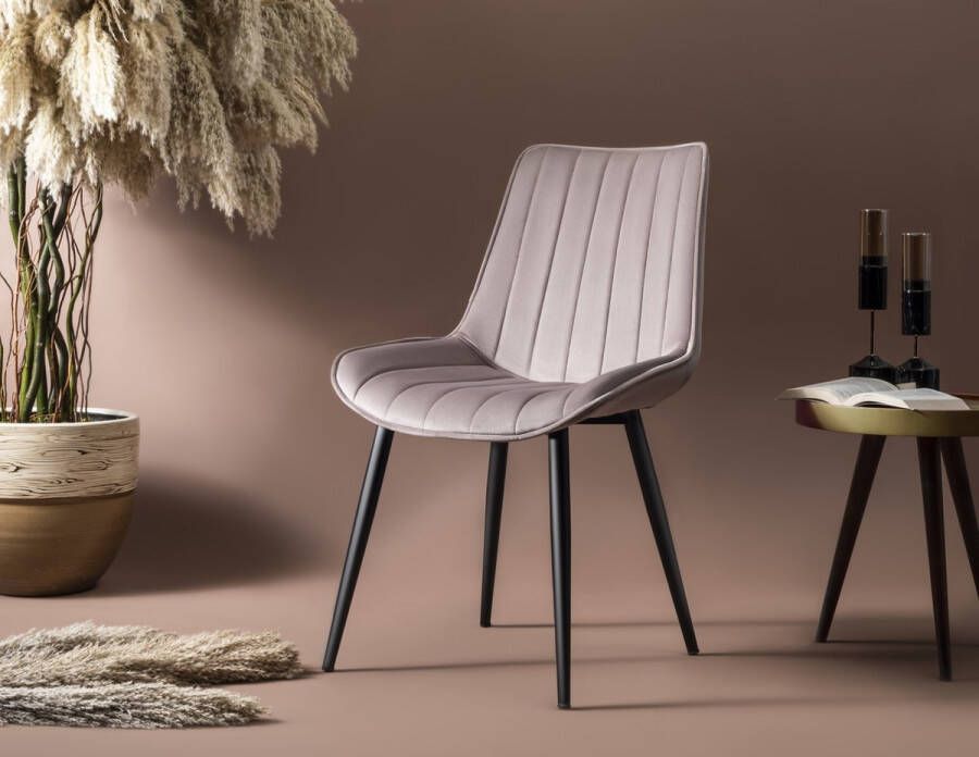 Swiss Homess Swiss Homes Luxe Venus Eetkamerstoelen Capuccino Set van 4 Capuccino (Licht Beige) Fluweel Velvet stoel Eetkamerstoel Kuipstoel Industriële Woonkamerstoelen Nieuw Collectie!