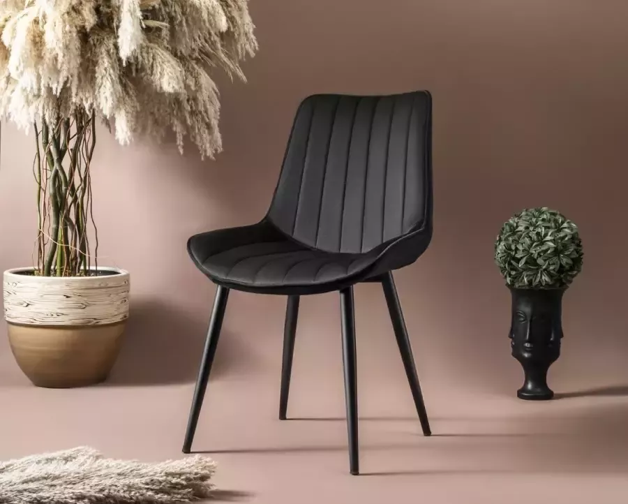 Swiss Homess Swiss Homes Luxe Venus Eetkamerstoelen Satin Black Set van 4 Zwart Fluweel Velvet stoel Eetkamerstoel Kuipstoel Industriële Woonkamerstoelen Nieuw Collectie!