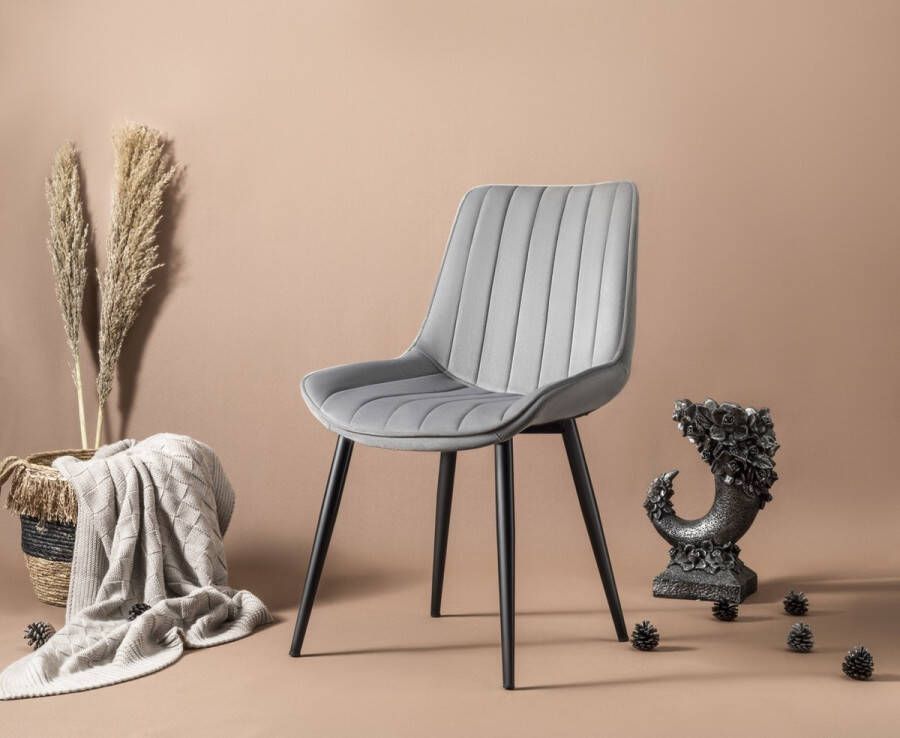 Swiss Homess Swiss Homes Luxe Venus Eetkamerstoelen Space Gray Set van 4 Space Gray Grijs Grijze Fluweel Velvet stoel Eetkamerstoel Kuipstoel Industriële Woonkamerstoelen Nieuw Collectie!