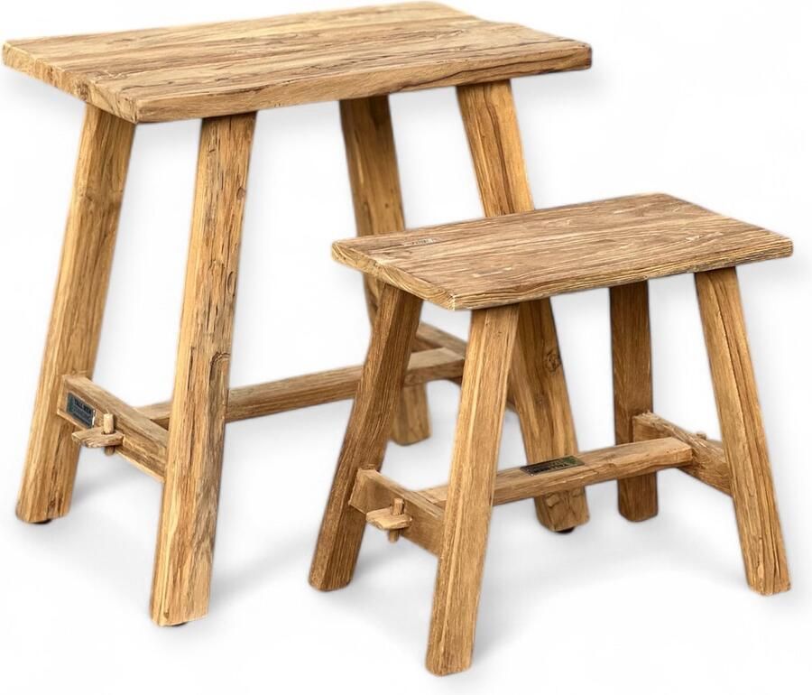 Tall Men Standing Set van 2 Vintage Teakhouten Krukken een groot en een klein ! Prachtige vorm en uitstraling !