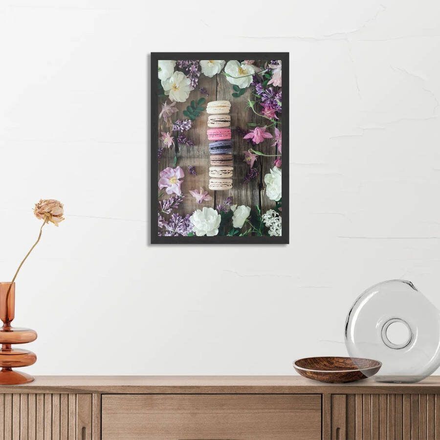 Tegen de Wand Poster Macarons op Bloemen Tafel Rechthoek Verticaal Met Lijst XL (50 X 70 CM) Witte Lijst Wanddecoratie Posters
