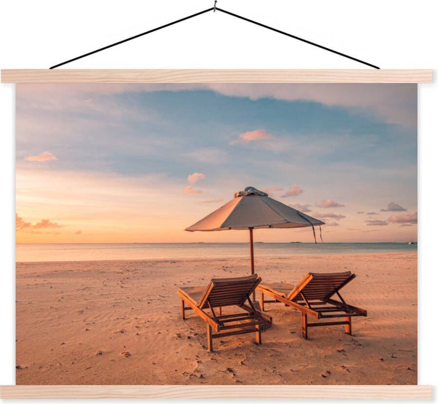 TextilePosters Posterhanger incl. Poster Schoolplaat Strand Ligbed Parasol 120x90 cm Blanke latten