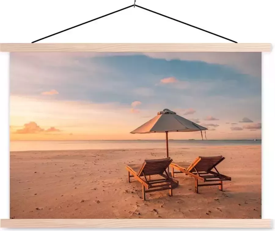 TextilePosters Posterhanger incl. Poster 150x100 cm Schoolplaat Strand Ligbed Parasol Textielposter Blanke latten