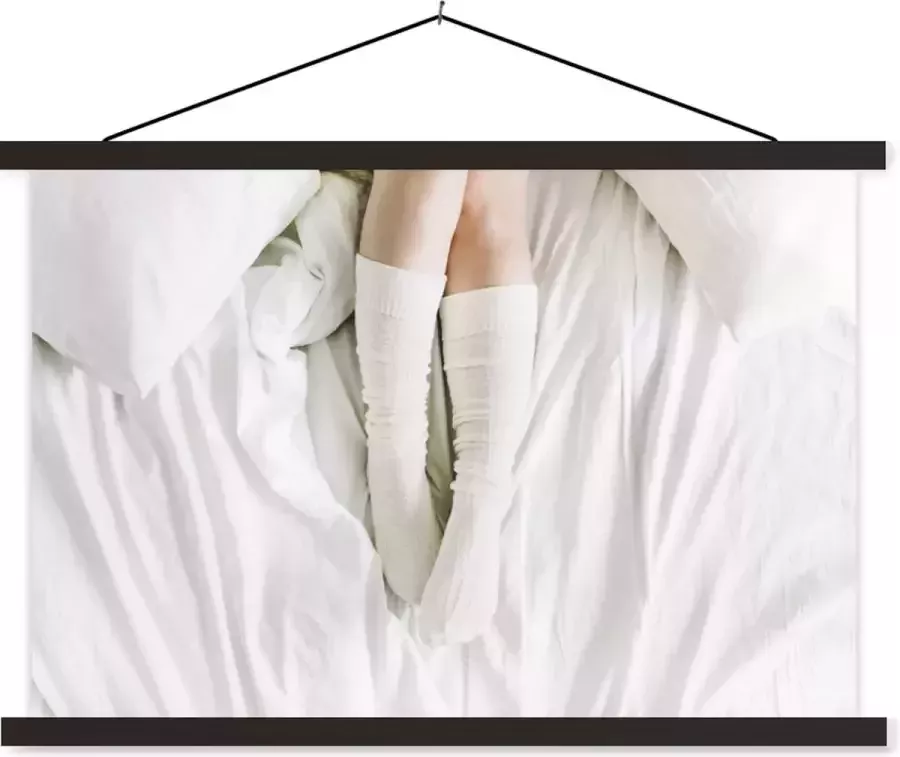TextilePosters Posterhanger incl. Poster 90x60 cm Schoolplaat Winter Bed Sokken Textielposter Zwarte latten