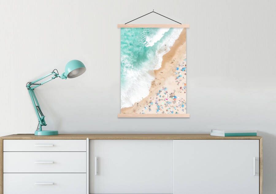 TextilePosters Posterhanger incl. Poster Schoolplaat Zee Strand Parasols Zomer 60x80 cm Blanke latten