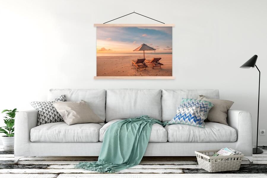 TextilePosters Posterhanger incl. Poster 150x100 cm Schoolplaat Strand Ligbed Parasol Textielposter Blanke latten - Foto 2