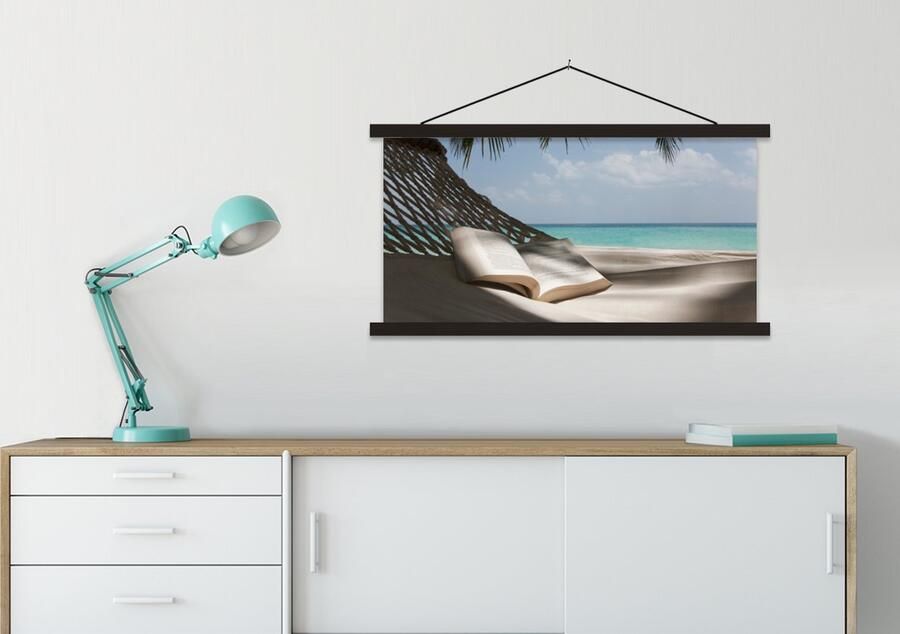 TextilePosters Posterhanger incl. Poster 90x45 cm Schoolplaat Hangmat Boek Strand Textielposter Zwarte latten - Foto 2