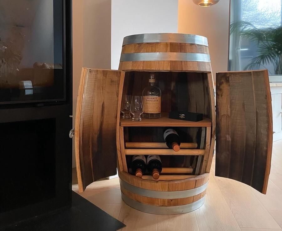 The Barrel-Oirschot Drank kast Chardonnay 110 liter Wijnvat Ruimte voor 18 flessen Wijnrek + Plank Lijnzaadolie Stalen banden
