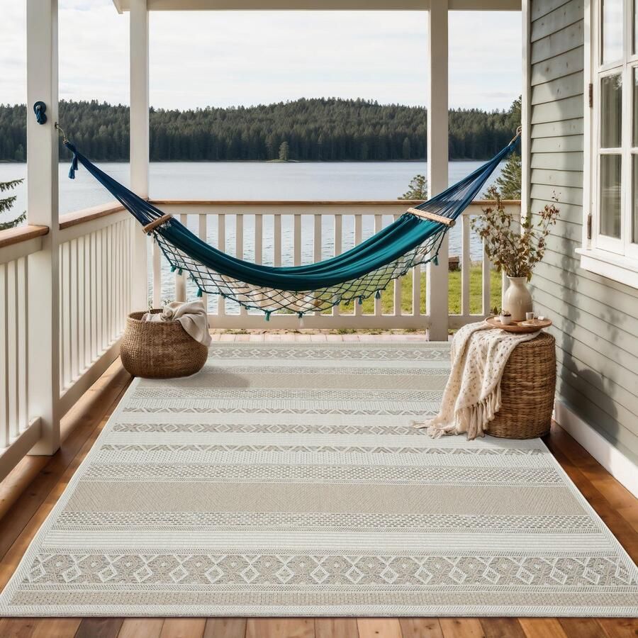 The carpet Vloerkleed voor buiten of voor balkon en terras in beige 140 x 200 cm Tapijt geschikt voor In en Outdoor Rechthoekig Weer- en UV-bestendig Tuintapijt Buitentapijt CALGARY kleed by