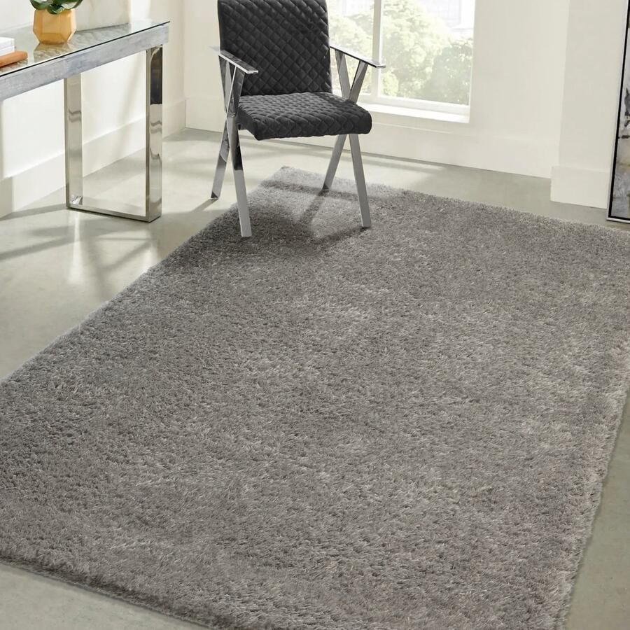 The carpet Green Velvet woonkamer eco vloerkleed hoogpolig bestaat uit 100% gerecycled polyester lange pool luxe bontlook aaibaar zacht Grijs 60 x 110 cm