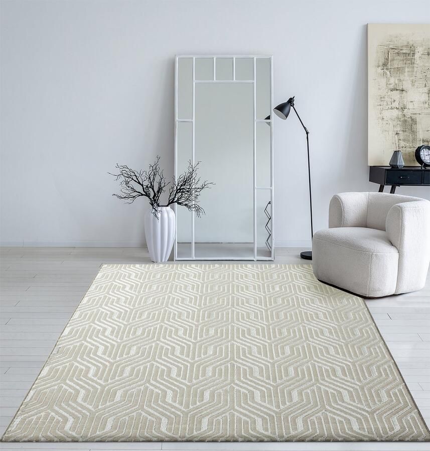 The carpet Mila – Geometrisch vloerkleed met glanzend art déco patroon voor woonkamer en kantoor beige crème met geometrisch lijnenpatroon en glans 140 x 200 cm