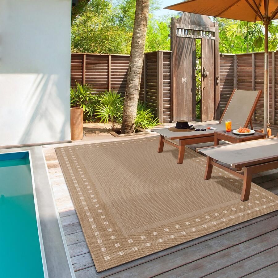 The carpet Mistra – Modern buitenkleed duurzaam laagpolig Bruin met beige blokkenrand 60 x 110 cm