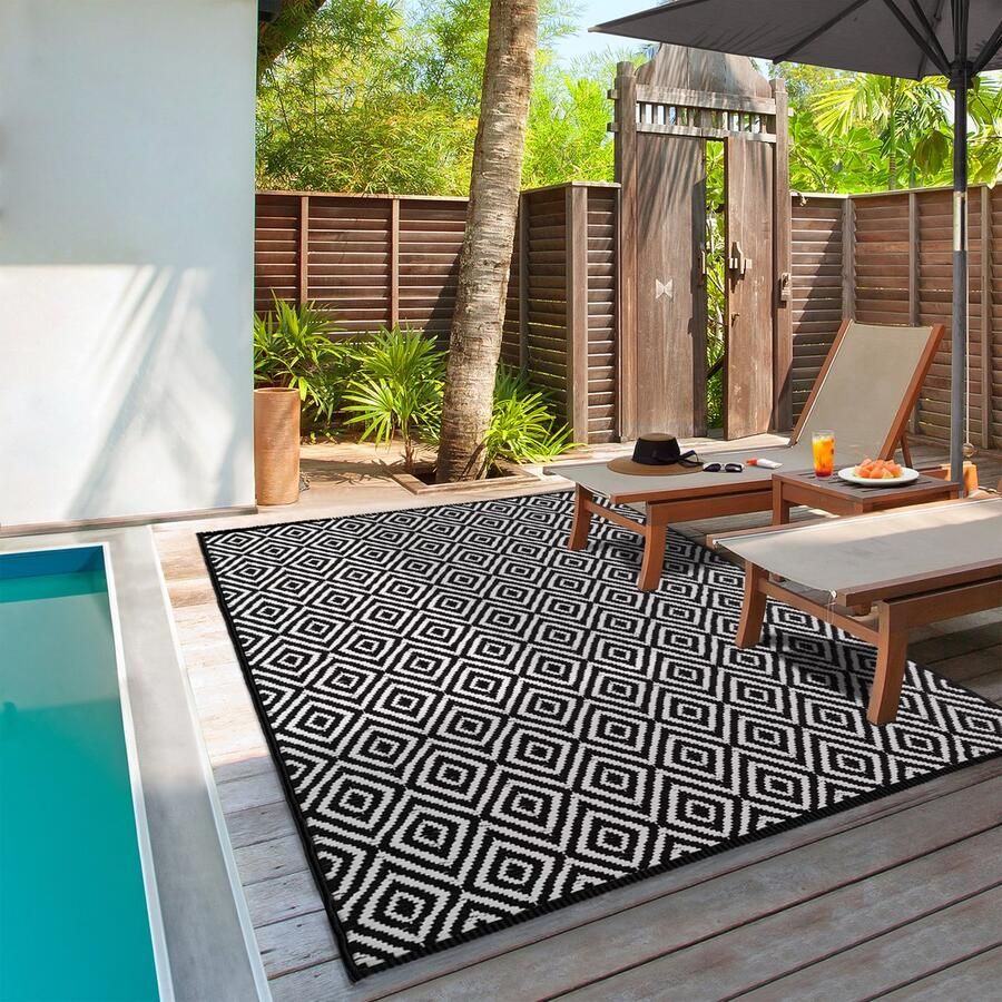The carpet Mistra – Modern buitenkleed duurzaam laagpolig ruitmotief Zwart wit met grafisch ruitpatroon 200 x 290 cm