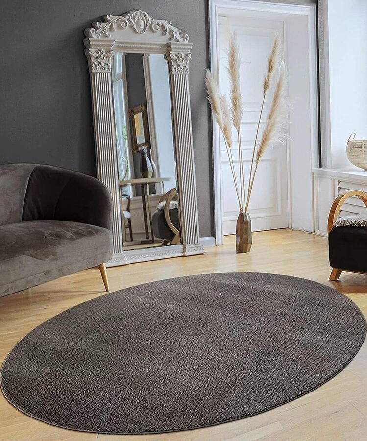 The carpet Vloerkleed voor woonkamer of slaapkamer in anthracite 140x200 cm Modern en zacht kortpolig tapijt Ovaal Antislip onderkant Wasbaar tot 30 Graden Rug for bedroom or living room RELAX kleed by