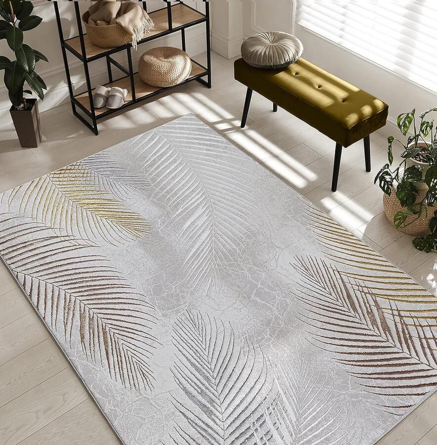 The carpet Vloerkleed Mila modern tapijt woonkamer elegant glanzend kortpolig woonkamer tapijt in grijs met goud zilver veren patroon tapijt 120 x 170 cm