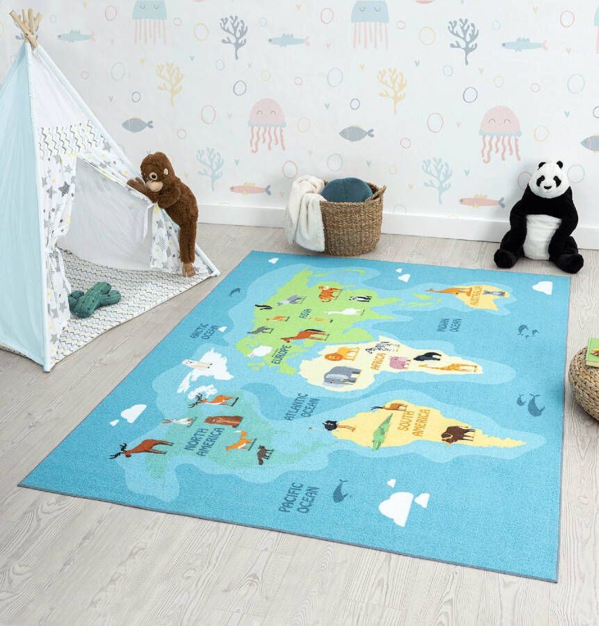 The carpet Vloerkleed kinderkamer Blauw 140x200 cm Afwasbaar Antislip Tapijt voor jongens en meisjes met dieren en wereldkaart Happy Life by