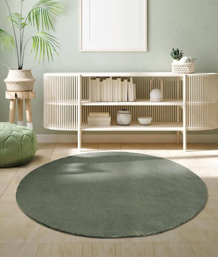 The carpet Vloerkleed voor woonkamer of slaapkamer in donkergroen 200x200 cm Modern en zacht kortpolig tapijt Rond Antislip onderkant Wasbaar tot 30 Graden Rug for bedroom or living room RELAX kleed by