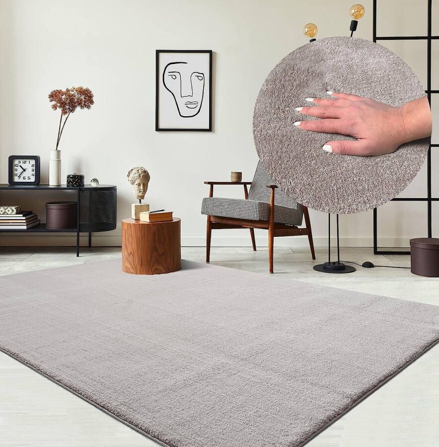 the carpet Vloerkleed voor woonkamer of slaapkamer in zand 160x230 cm Modern en zacht kortpolig tapijt Rechthoekig Antislip onderkant Wasbaar tot 30 Graden Rug for bedroom or living room RELAX kleed by