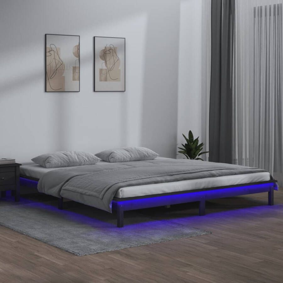 The Living Store Bedframe Grenenhout LED Verlichting Grijs 212 x 171.5 x 26 cm Houten Bedframe Led Verlichting Grenenhout Bed Met Lampjes Rgb Verlichting