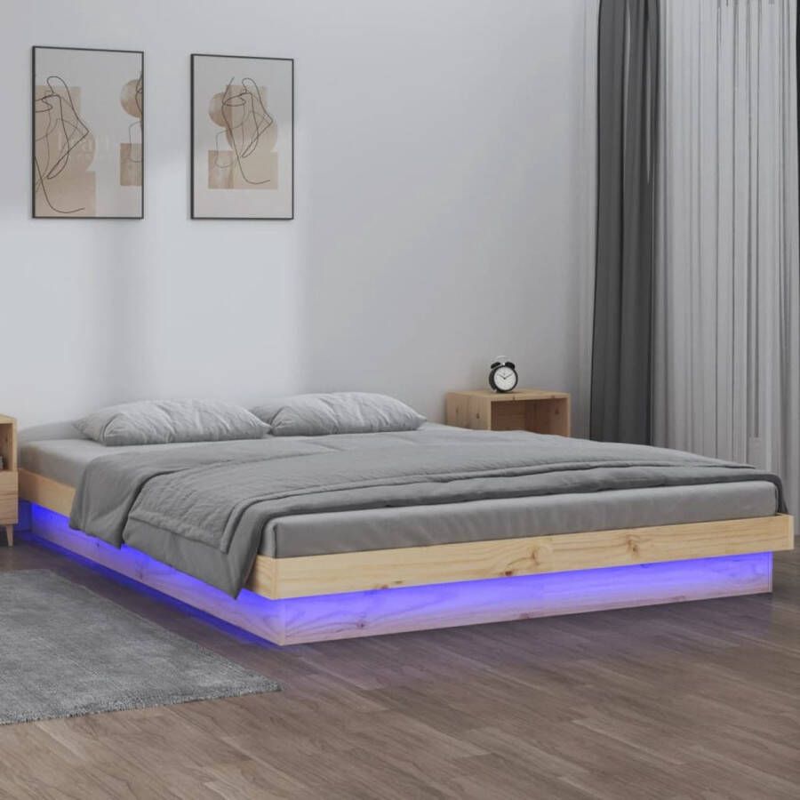 The Living Store Bedframe LED-verlichting Massief grenenhout 194 x 123.5 x 21 cm 120 x 190 cm (4FT Small Double) USB-aansluiting Inclusief LED-strip en afstandsbediening