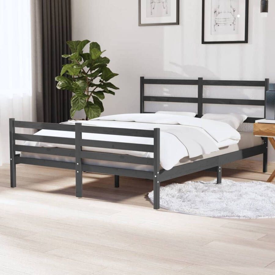 The Living Store Houten Bedframe Classic 135x190 cm Grijs Massief grenenhout Lattenbodem inbegrepen Hoofdeinde voor extra ondersteuning Excl matras 195.5x141x100 cm (LxBxH) Montage vereist