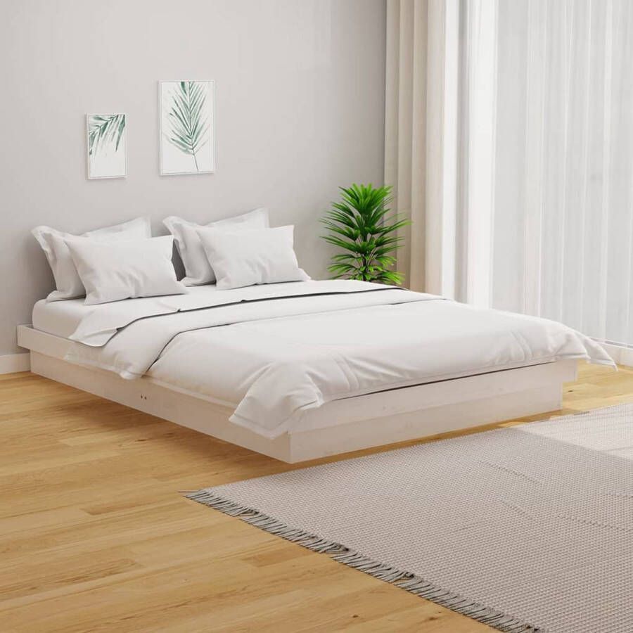 The Living Store Bedframe Grenenhout Wit 194 x 143.5 x 21 cm Matras 140 x 190 cm Montage vereist Houten Bedframe Massief Grenenhout Bedframe Wit Bedframe 140x190 Rustieke Meubels