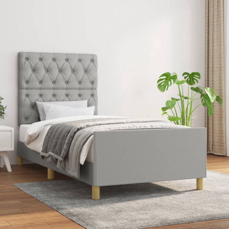 The Living Store Bedframe met hoofdbord stof lichtgrijs 80x200 cm Bedframe Met Hoofdeinde Bedframes Met Hoofdeindes Bed Slaapmeubel Ledikant Bedbodem Tweepersoonsbed Bedden Slaapmeubels Slaapmeubelen Slaapmeubilair