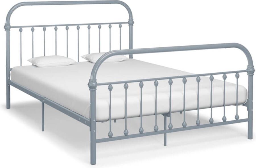 The Living Store Metalen Bedframe Grijs 213 x 171 x 109 cm 160 x 200 cm Massieve constructie Comfortabele lattenbodem Vereist montage Metalen Bedframe Tweepersoons Bed Grijs Bedframe Bed Kopen Hoofdbord