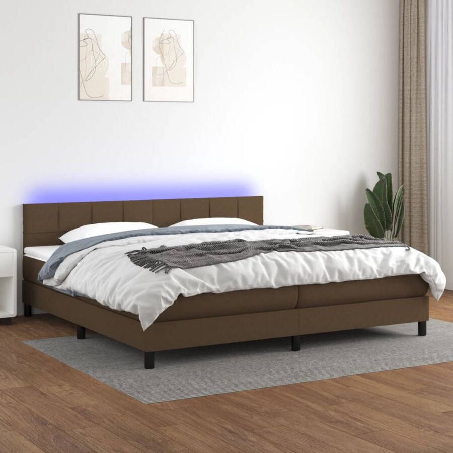 The Living Store Boxspring LED donkerbruin 203x200x88 cm pocketvering huidvriendelijk inclusief matras en topmatras Boxspring Led Lamp Bruine Boxspring Tweepersoons Bed Pocketveer Matras