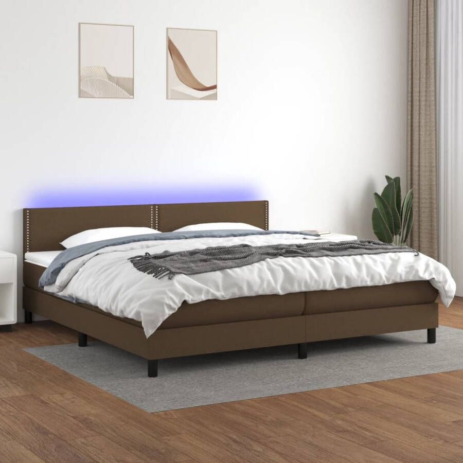 The Living Store Boxspring met matras en LED stof donkerbruin 200x200 cm Boxspring Boxsprings Bed Slaapmeubel Boxspringbed Boxspring Bed Tweepersoonsbed Bed Met Matras Bedframe Ledikant Bed Met LED