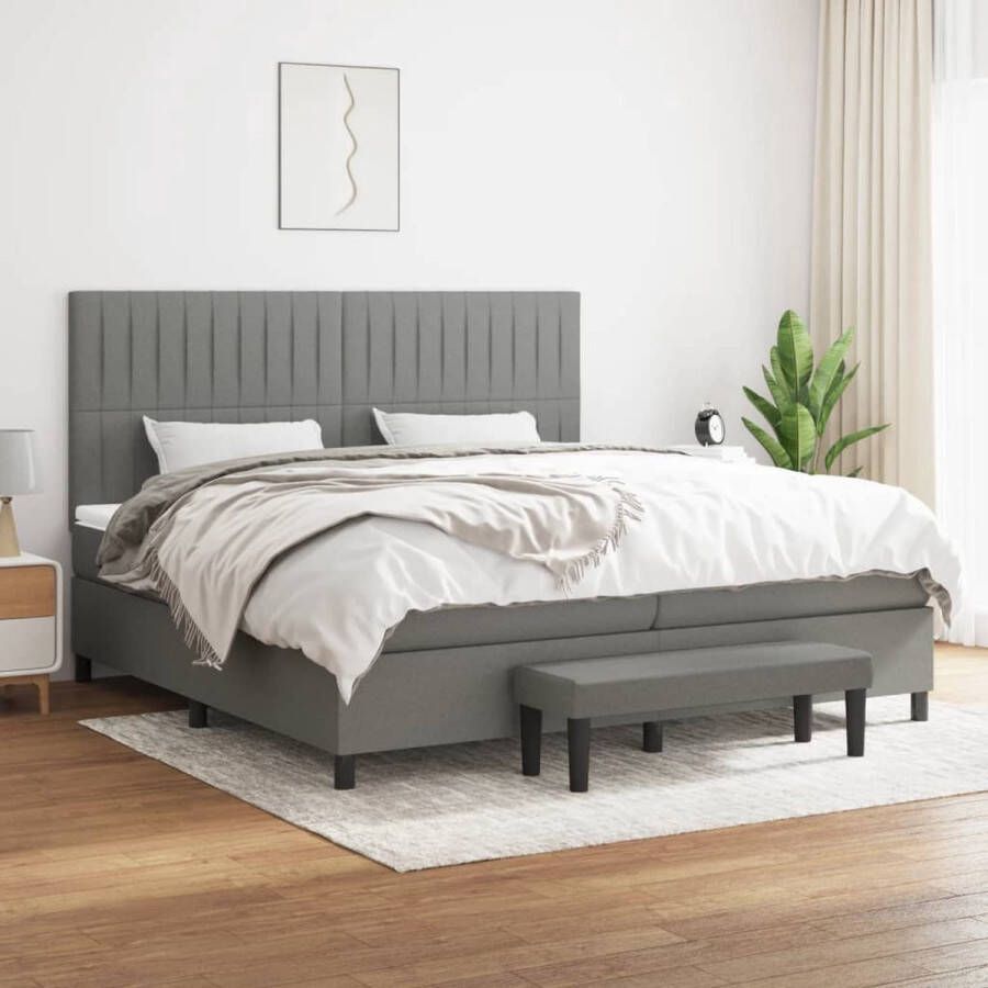 The Living Store Boxspringbed Bedframe 203x200 cm Donkergrijs Stof Pocketvering Matras Middelharde Ondersteuning Huidvriendelijk Topmatras Extra Bankje