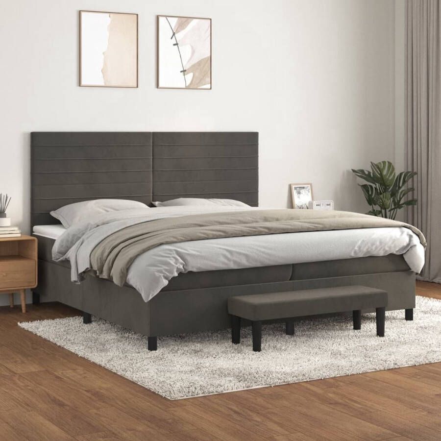 The Living Store Boxspringbed Ken Kleur- donkergrijs Materiaal- stof multiplex bewerkt hout Afmetingen- 203 x 200 x 118 128 cm Inclusief matrassen en topmatras Multifunctioneel bankje inbegrepen