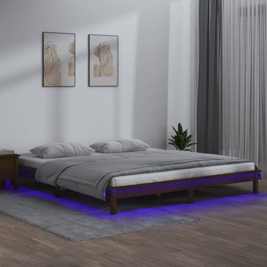 The Living Store Houten Bedframe LED-verlichting Massief grenenhout 212 x 191.5 x 26 cm Honingbruin