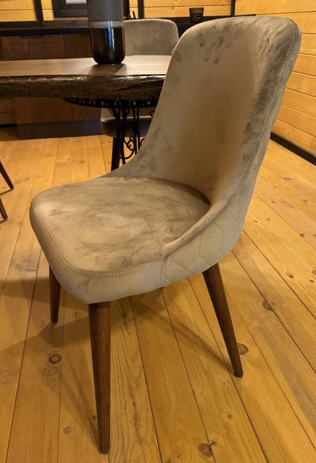 The New Society Set van 2 Eetkamerstoelen type Capella