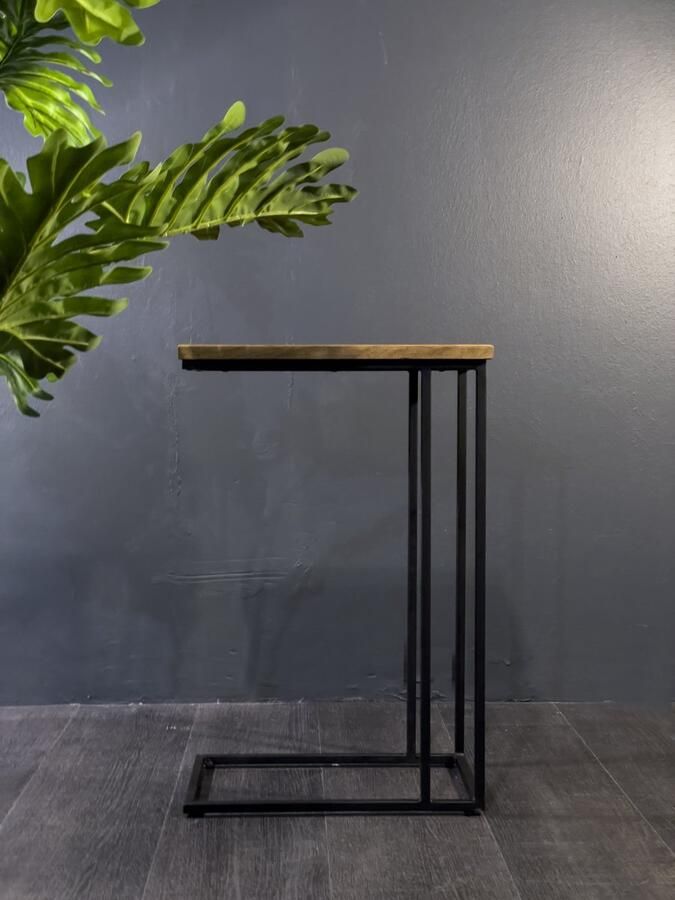 The wooden house Bijzettafel – 40×30×60 cm – Mangohout & Metaal – Industrieel C-Tafel Design