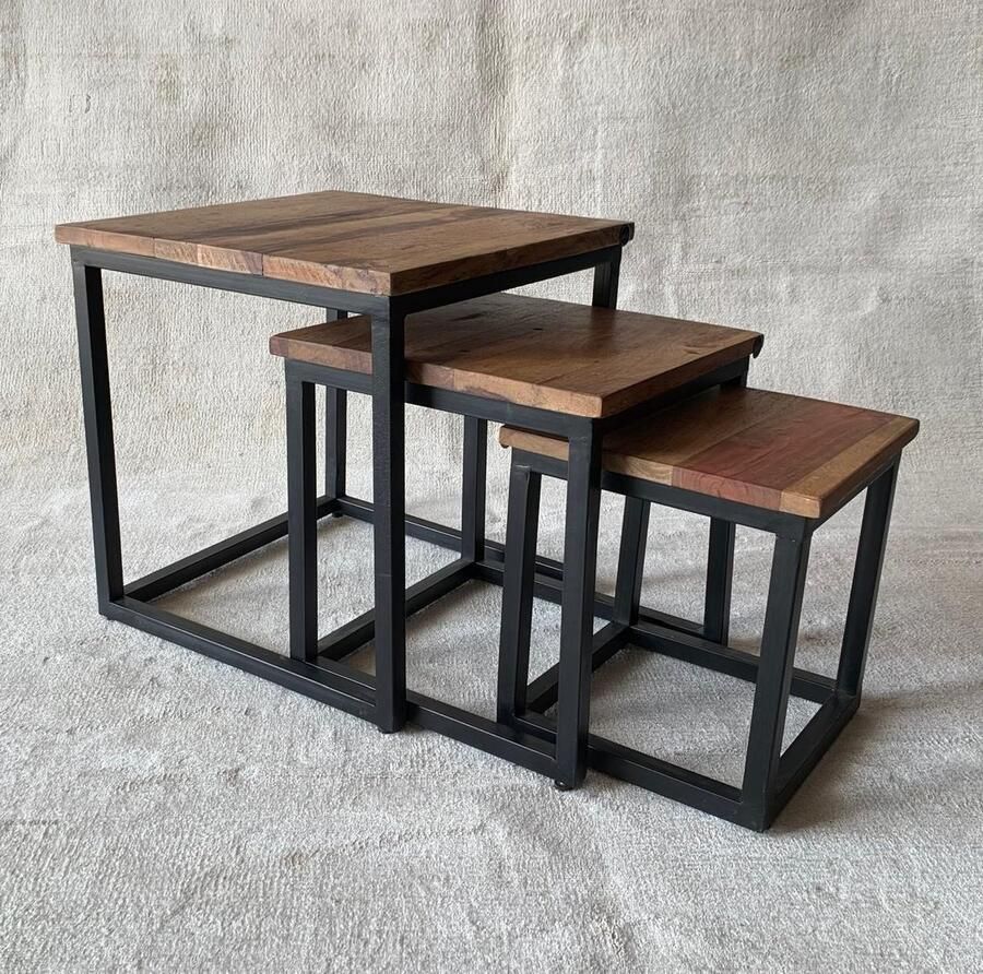 The wooden house Bijzettafel Set van 3 – Mangohout & Metaal – Compact Nesting Design