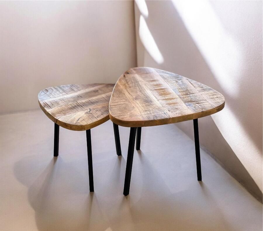 The wooden house Bijzettafelset – Set van 2 – Organische Driehoekvorm – Mangohout & Metaal – Scandinavisch-Industrieel Design