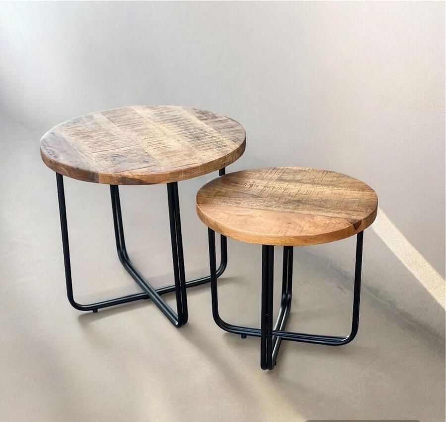 The wooden house Bijzettafelset – Set van 2 – Ronde Tafelset Mangohout & Zwart Metaal – Industrieel Design