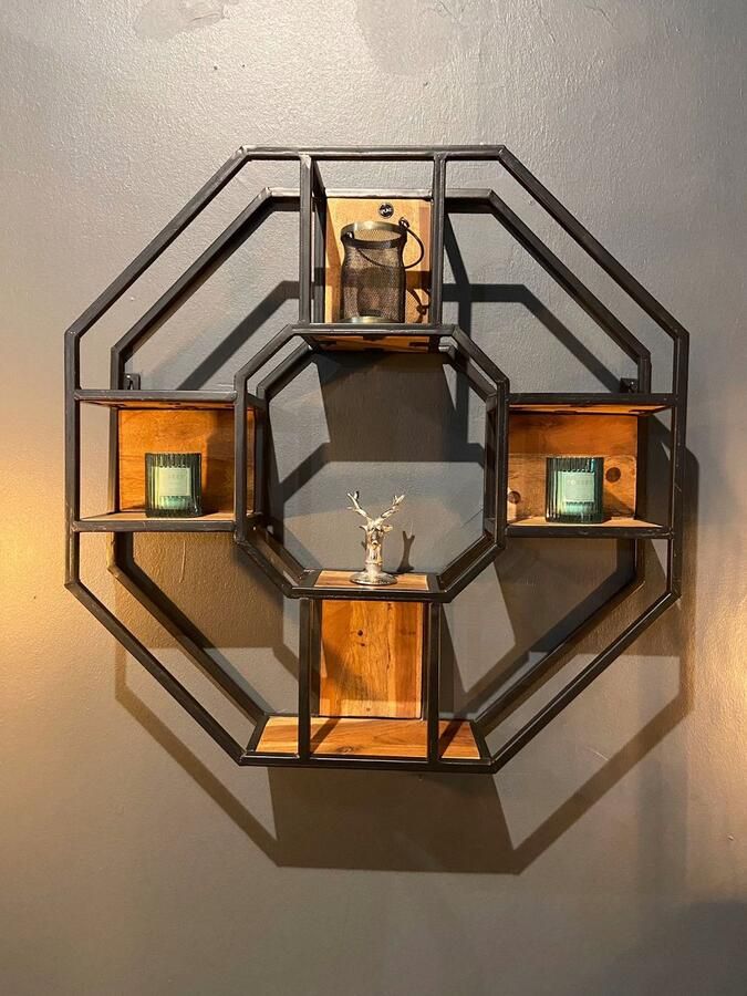 The wooden house Wandrek Hattem – 80×80×16 cm – Industrieel Wandrek van Mangohout en Metaal