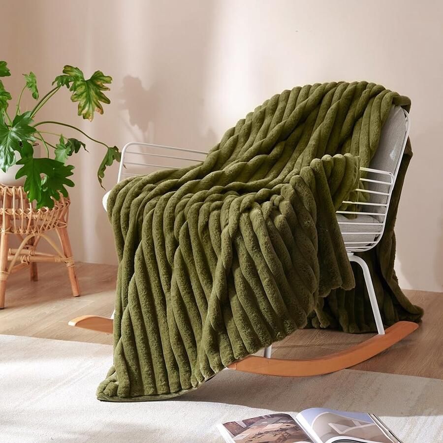 Trankielo Luxe Olijfgroene Warme Fleece Dekens 150x200 cm Pluche Flanel Sprei voor Bed en Woonkamer