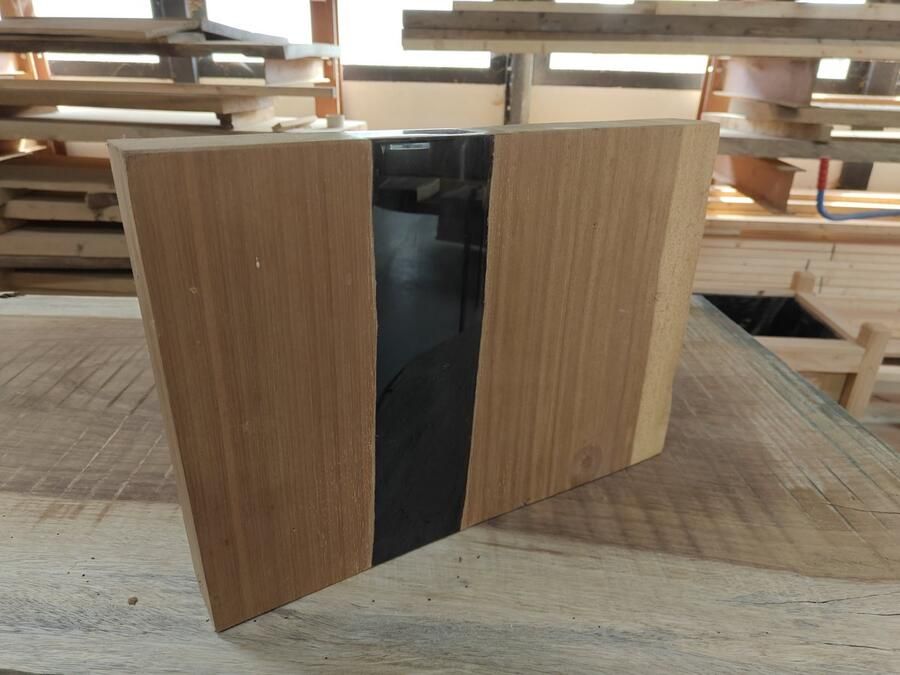 Tuinwaardig Epoxy boomstam tafelblad Riviertafel salontafel bijzettafel Iroko hout 44 5 x 31 5 cm Zwart smoke epoxy effect boomstamtafel